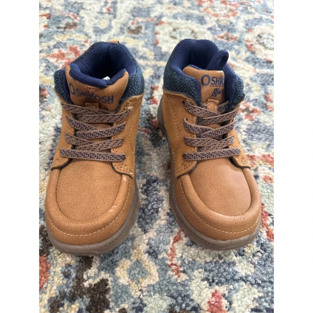 OshKosh B'gosh High Top Boots Boys 7 Toddler Tan Navy Faux Suede‎